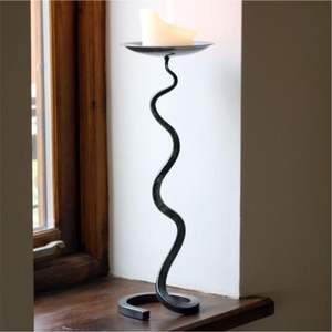 Candelabro Moderno de Hierro Forjado en Forma de S |   Soporte para Velas de Metal Negro Hecho a Mano, Decoración Nórdica de Lujo para el Hogar, Soportes al por Mayor - Product Image 1