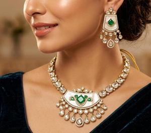 Exima - Conjunto de Collar y Pendientes de Latón con Incrustaciones de Kundan y Baño de Oro, Estilo Indo-Occidental, para Mujer, Ideal para Compromisos, Bodas y Fiestas - Product Image 1
