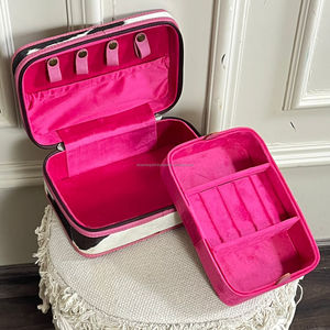Caja de Joyería de Cuero Vacuno Genuino Hecha a Mano con un Elegante y Estilizado Patrón Floral, Estuche Organizador de Joyas para Almacenamiento - Product Image 6