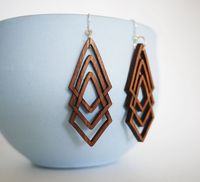 Boucles d'oreilles pendantes en bois découpées au laser, style princesse classique 2026, bijoux de style hawaïen pour femme, cadeau de mariage, design unique