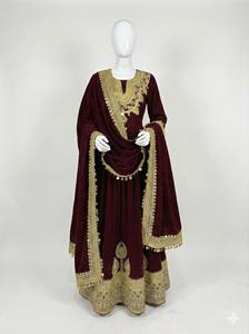 Vestido largo afgano de lujo con corpiño de terciopelo premium, intrincado bordado con hilo dorado y amplio vuelo circular. - Product Image 2