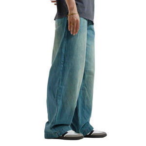 Jean baggy vintage coupe ample, jambe large évasée, taille haute, style streetwear, en denim délavé, coloris hiver - Product Image 1