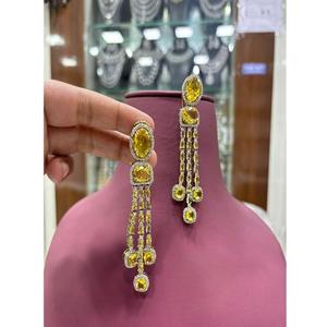 Pendientes Glamurosos de Latón Dorado de Alta Calidad con Circonitas Brillantes, Estilo Fusion, para Mujer, Ideales para Fiestas y Eventos Nocturnos - Product Image 1