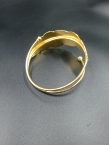 Bracelet manchette en or plaqué or Amaira Jewels, design minimaliste classique, bijoux de luxe unisexe, bijoux de mariage pour femmes du Rajasthan - Product Image 5