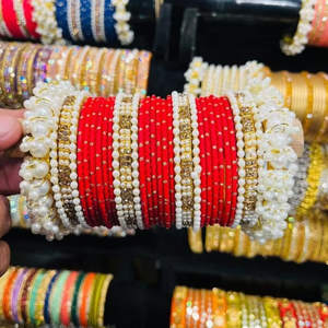 กำไลข้อมือโลหะผสมชุบสีดำสำหรับผู้หญิง ประดับด้วยดีไซน์ดอกไม้มุกเทียม กำไลเครื่องประดับงานแต่งงานแบบคลาสสิก - Product Image 5