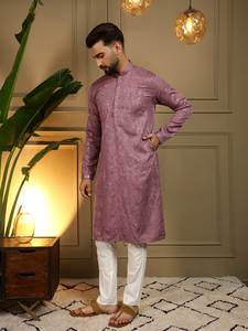Ensemble Kurta Pyjama en Coton Khadi Lourd pour Homme Vantara avec Broderie Traditionnelle et Bas en Semi-Coton - Product Image 2