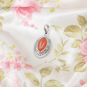 Pendentif artisanal en cornaline rouge marquise, en argent sterling 925, plaqué or rose et or jaune, style vintage perlé, pièce maîtresse - Product Image 5