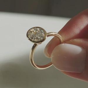 Anillo de Compromiso y Boda Solitario Étnico con Diamante Ovalado de 1.50CT Cultivado en Laboratorio, Brillante y Espléndido, para Mujer, Oro Amarillo de 14K con Engaste de Garras - Product Image 4