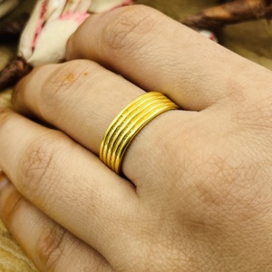 Anillo Geométrico de Varias Capas de Última Moda, Anillo Minimalista de Latón para Hombre, Chapado en Oro de 18K, Diseño de Múltiples Líneas para Venta al por Mayor/OEM/ODM - Product Image 1