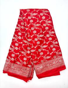 Exquisitos saris de seda brocada Banarasi tejidos a mano con intrincados motivos Zari, estilo vintage, ideales para fiestas. - Product Image 4
