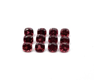 Pierre précieuse naturelle grenat du Mozambique, taille coussin carrée rouge facettée, plusieurs tailles disponibles pour la fabrication de bijoux - Product Image 3