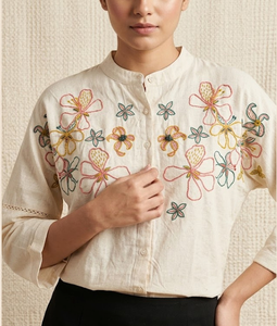 Camisa de Algodón Crema para Mujer, Bordada, con Cuello Mao, Manga Tres Cuartos, Botones al Frente, Bordado Floral, Corte Holgado, Estilo Casual - Product Image 3