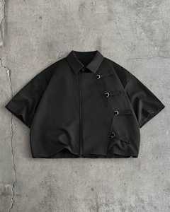 เสื้อเชิ้ตแขนสั้นสีดำสำหรับผู้ชาย สไตล์ลำลองสำหรับทำงาน กระดุมแถวเดียว มีกระเป๋าสี่ช่อง รับผลิตตามแบบ OEM - Product Image 4