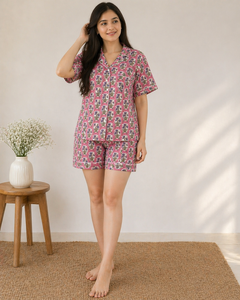 Conjunto de Pijama Corto de Algodón para Mujer con Estampado Floral Rosa Hecho a Mano, Camisa de Manga Corta y Pantalones Cortos, Conjunto Casual de Obra Maestra Hecha a Mano - Product Image 2