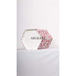 Magnifique poubelle à couvercle roulant en carton, fabriquée à la main en Inde, moderne, élégante, écologique, avec motif géométrique - Product Image 5