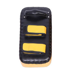 Escudos de Patada Curvos de Cuero Personalizados para Exteriores, Ideales para Muay Thai, MMA, Kickboxing y Entrenamiento de Artes Marciales - Product Image 3