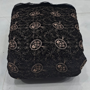 Tissu en velours brodé indien, tissu en velours brodé de luxe pour Abaya, Kaftan, robe de mariée, vente en gros pour les marchés d'exportation - Product Image 3