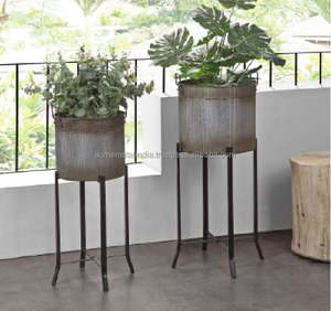 Ensemble de trois jardinières élégantes en argent poli pour une utilisation en intérieur et en extérieur, parfaites pour la décoration de balcon et au prix de gros - Product Image 4