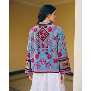 Chaqueta Acolchada de Punto Azul Claro para Mujer, Bordada a Mano con Diseño Floral, Cuello Mandarín, 100% Algodón Ecológico de Secado Rápido - Product Image 6