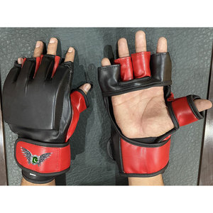 ถุงมือ MMA ระบายอากาศได้ดี พร้อมแผ่นรองรับแรงกระแทก ถุงมือต่อสู้ MMA แบบกำหนดเองสำหรับการฝึกซ้อมในยิมและฟิตเนส ถุงมือ MMA หนังพรีเมียม - Product Image 3