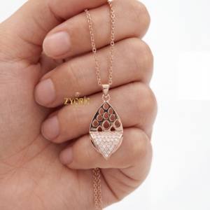 Collar con Colgante de Plata de Ley 925, Diseño Minimalista Único, Chapado en Oro Rosa con Diamantes, Regalo de Boda o Compromiso para Mujer - Product Image 1