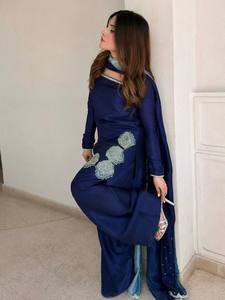 Ensemble Salwar pour femme brodé bleu en soie créponnée, robe longue Farshi, extensible et réversible, tenue de fête et de mariage - Product Image 6