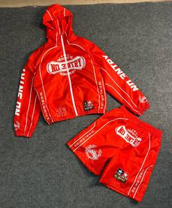 Conjunto Deportivo con Capucha Roja, Chaqueta Cortavientos Ligera de Nailon y Pantalones Cortos, Ropa Deportiva Estampada con Logotipo Personalizado - Product Image 1