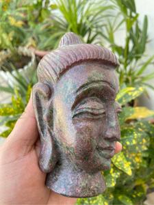 Cabeza de Buda Tallada a Mano en Rubí y Cianita, Forma Libre, Piedra Preciosa Natural, Estatua de Meditación, Feng Shui, Arte Religioso Coleccionable, Espiritual - Product Image 2