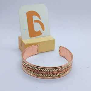 Brazalete de Aleación de Cobre Chapado en Oro Rosa, Estilo Vintage, con Imitación de Perlas, Diseño Trenzado Clásico, Joyería de Moda Unisex - Product Image 2