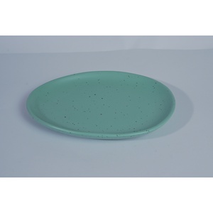 Plat ovale en céramique de style Japandi personnalisé de haute qualité, écologique, à motif damier, compatible lave-vaisselle - Product Image 1