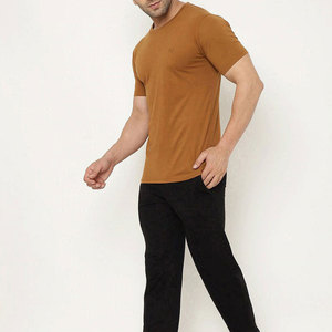 Camiseta de Algodón Personalizada para Hombre, Estilo Urbano, Color Marrón Mostaza, Fabricante OEM, Fábrica de Sialkot, Ropa Casual Lisa de Calidad - Product Image 5