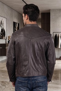 Chaqueta de Cuero de Cordero Gris para Hombre, Estilo Motero, con Hombros Acolchados, Cuello Alto y Herrajes Plateados - Product Image 3