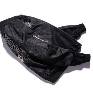 Chaqueta Sukajan Inspirada en la Moda Urbana con Bordado Premium, Tela Satinada, Prenda Exterior Ligera y Elegante - Product Image 4