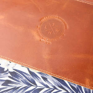 Housse pour ordinateur portable en cuir véritable, motif imprimé, personnalisable avec logo, pour voyages d'affaires, design élégant. - Product Image 6