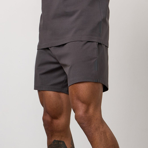 Shorts de sport pour hommes de qualité supérieure, style streetwear, pour la course et la gym, faible MOQ, confortables, motif uni, service OEM disponible, 100% polyester - Product Image 1