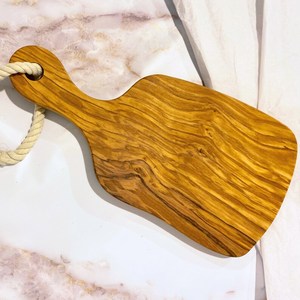 Cuisine avec de magnifiques et durables planches à découper en bois de chez Wooden Chopping Board - Product Image 6