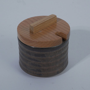 Pot à sauce soja en céramique gris brun avec couvercle en bois 150 ml, design moderne, empilable pour restaurant, hôtel, vaisselle, sauce soja, vinaigre - Product Image 1