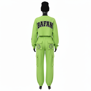 Ensemble haut court et pantalon cargo en molleton gaufré coton polyester 320 GSM de haute qualité, vert, logo personnalisé, pour femme - Product Image 3