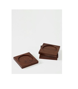 Collection de sous-verres en bois contemporains, rehaussant la décoration de table grâce à leur beauté naturelle et leurs avantages fonctionnels - Product Image 2