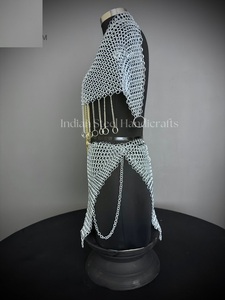 Conjunto de Top y Falda de Malla de Acero Inoxidable, Diseño Industrial Hecho a Mano de Lujo - Product Image 3