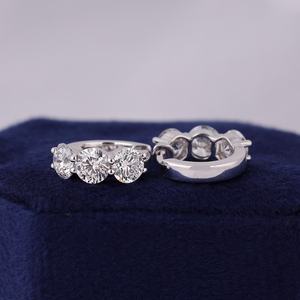 Pendientes de aro con tres diamantes de corte redondo, plata de ley 925, joyería sorpresa para mujer, regalo para fiesta de boda - Product Image 2