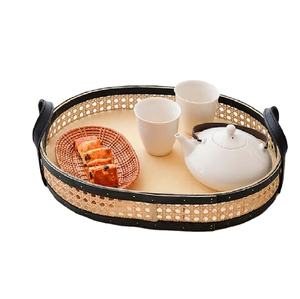 Plateau de service en rotin avec cadre en bois parfait pour les ustensiles de cuisine à la maison et le service des aliments - Product Image 1