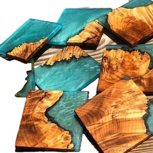 Juego de Posavasos de Resina Epoxi y Madera Modernos, Hechos a Mano, Ecológicos y Personalizables de Calidad MIGHT con Diseño Cuadrado Decorativo con Efecto Océano - Product Image 1