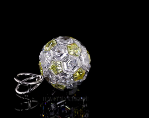 Collar Unisex de Lujo con Colgante de Bola de Diamante Cultivado en Laboratorio de 8.50 CT, Corte Brillante Hexagonal, Engaste Invisible, Oro Amarillo de 14K - Product Image 1