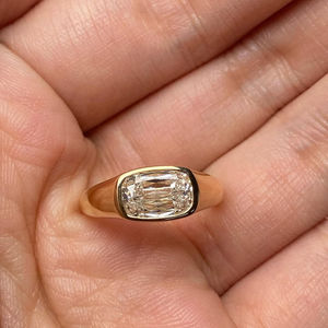 Bague de fiançailles en zircon taille émeraude, argent plaqué rhodium, sertissage à griffes, certifiée IGI, design géométrique, originale, unisexe, AMBER de qualité supérieure - Product Image 1