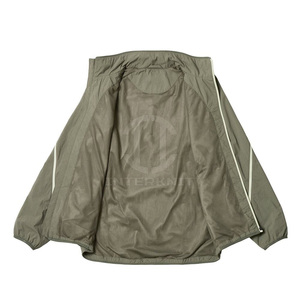 Ensemble de survêtement vierge en polyester avec fermeture éclair pour hommes et femmes – Veste de sport coupe-vent respirante de haute qualité avec fermeture éclair réglable et effet délavé - Product Image 4