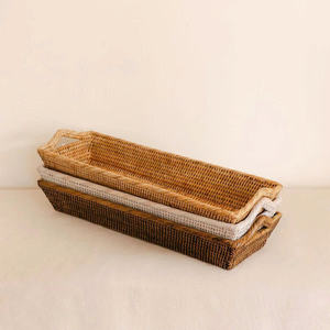 Plateau rectangulaire en rotin tressé à la main avec poignées intégrées, pièce de rangement décorative polyvalente pour la mise en scène de tables basses superposées - Product Image 1