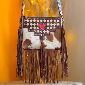 Nouveau Sac à Bandoulière 2026 en Cuir Véritable 100% avec Motif Damier Gravé à la Main, Cœur Rouge et Franges en Fourrure Naturelle - Product Image 1