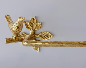 Vintage Metal Towel Holder With Golden Finish Artisan Craft Designed For Decorative Interiors And Functional Seasonal - Product Image 4