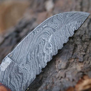 Cuchillo de Caza de Acero de Damasco de Alta Calidad con Mango Naranja y Negro y Hoja con Patrón en Capas para Camping y Senderismo OEM - Product Image 5